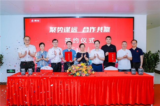 疆煤外运再添利器，600台乘龙燃气重卡驰骋丝路戈壁